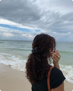 Mediterranean Hair, Cinnamon Bun, Beautiful Curly Hair, Curly Hair Inspiration, Hair Photo, Curly Girl, Book Store, Beach Hair, Curled Hairstyles