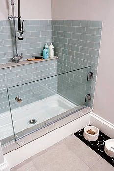 a bath room with a toilet and a tub inside of it on a tile floor