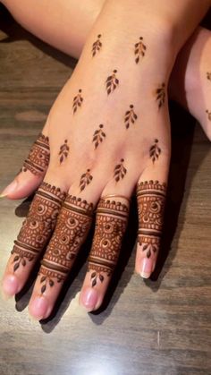 Back Aesthetic Mehndi Designs, Mahendi Designs Aesthetic, Aesthetic Mehendi Tattoos, Short Mehndi Design Aesthetic Front Hand, Aesthetic Simple Mehendi Designs, Aesthetic Back Hand Mehndi Designs, Simple Mehandi Designs Aesthetic Finger, Mehndi Designs Aesthetic, One Finger Mehndi Design