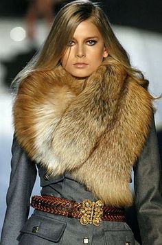 gray coat Fabulous Furs, Mode Boho, Fur Stole, Fur Fashion, Fur Collars, Street Styles, Look Fashion