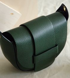 Modern Handbag, Wooden Bag, Chic Leather, Handbag Heaven, Fancy Bags, Craft Bags, Leather Projects