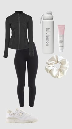 Since we’re always being asked about our favorite gym outfits, I thought I’d put them in a whole blog article. 🥰 Kpop Workout Outfit, Gym Clothes Aesthetic, Echo Aesthetic, Cute Exercise Outfits, Outfit Ideas Gym, Volleyball Fits, Outfit Ideas For School Summer, Outfit Ideas Sporty, Sporty Fits