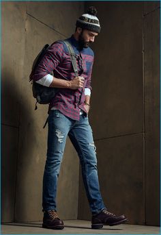 Going casual with LE 31, Noah Mills wears a chambray-block plaid shirt and mossy green beanie. The top model also sports Levi's distressed 511 denim jeans and Toms Ashland boots with a Jansport backpack. Rugged Outdoorsman Style, Redwing Boots Outfit, Green Boots Outfit, Outdoorsman Style, Redwing Boots, Rugged Man, Mens Fashion Summer Outfits