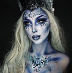 41 Most Jaw-Dropping Halloween Makeup Ideas That Are Still Pretty: Ice Queen Makeup - Click though to see more awe inspiring pretty Halloween makeup looks, gorgeous Halloween makeup and Halloween costumes. #halloweenmakeup #halloweenmakeuppretty #halloweencostumes #halloweenmakeupinspo #icequeenmakeup Halloween Zombie Makeup, Trucco Glam, Ice Queen Makeup, Fantasy Make-up, Halloween Make-up Looks, Halloweenský Makeup, Halloween Makeup Ideas, Halloween Makeup Pretty