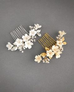 A simple bridal hair comb made with Clay flowers, antique silver leaves and pearl beads. Perfect size to use on one side or on a bun in the back Size-3inc(8cm) DETAILS -White Flowers (Polymer Clay) -Silver Jewelery Wire -Silver Leaf -Silver Comb Simple Bridal Hair, Hair Pieces Wedding, Veil Hair Piece, Floral Hair Piece Wedding, Gold Wedding Hair Piece, Floral Hairpiece, Gold Hair Accessories Wedding, Bride Hair Piece, Silver Hair Comb