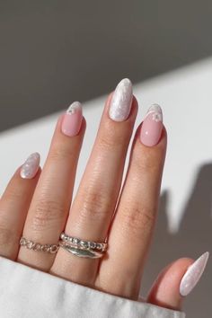 winter nail ideas, pearl nails, floral nails, french tip nails, white nail ideas Nail Ideas Pearl