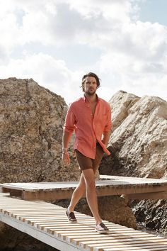 massimo dutti Mens Travel Style, Espadrilles Outfit, Linen Shirt Outfit, Living Coral, Beach Wear Men, Slim Fit Suits, Summer Outfits Men, Men Summer, Mens Fashion Summer