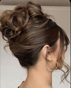 Womens Long Hair Styles, Semi Hairstyles, Messy Top Bun, Debs Hair, Deb Hair, Guard Hair, Up Dos For Prom, Top Bun