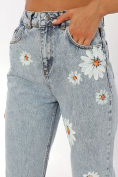 Women's High Waist Floral Custom Hand Painted Mom Jeans | Etsy Jeans With Daisies, Jeans With Flower Patches, Painted Trousers Jeans, Jeans Hand Painted, Painted Ripped Jeans, Printed Jeans Women, Painted Jeans Inspiration, Cute Jeans With Designs, Floral Painted Jeans