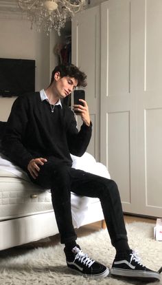 Black Sneakers Outfit, Men Aesthetic Outfits, Outfits For Teenage Guys, Mens Wardrobe Essentials, Highsnobiety Fashion, Mens Smart Casual Outfits, Mens Photoshoot Poses, Smart Casual Men, Clothes Korean Style