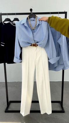 Silk Trousers Outfit Casual, Guest Speaker Outfit, Elevated Airport Outfits, Casual Outfits Work, Cream Pants Outfit, City Ootd, Paris Trip Outfits, Casual Trendy Outfits, Professional Work Outfit