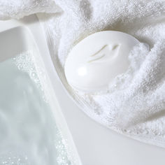 A white Dove Beauty Bar is covered in bubbles, and is sat on top of a white fluffy towel next to a white water-filled sink. Dove Soap Bar Aesthetic, Skin Care Icon, Soap Product Photography, Dove Beauty Cream, Dove Bar Soap, Dove Bar, Dove Cream, Pm Routine, Dove Beauty Bar