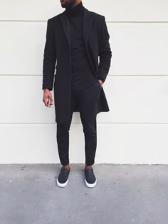 le noir en street style classe Mens Fashion Blog, Wearing All Black, Mens Style Guide, All Black Everything, Black Suit, All Black Outfit, Outfit Casual