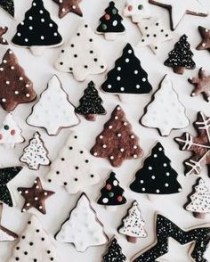 christmas cookies decorated with black and white polka dots are arranged in rows on a table