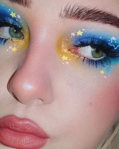 details 🧐✨️ unbezahlte werbung i miss posting pictures like these so here's a little photo dump! enjoy some close up sparkles and skin… | Instagram Sparkle Makeup Looks, Surreal Makeup, Western Makeup, Makeup Neutral, Sparkle Makeup, Alien Makeup, Funky Makeup, Eyeliner Ideas, Makeup Cosplay