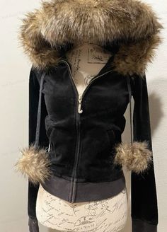 Black Hair Winter Outfits, Black Jacket With Fur, 2000s Fluffy Jacket, Y2k Fur Jacket, Fur Hood Jacket Y2k, Y2k Fur Trim Jacket, 2000s Grunge, Hair Winter, Trashy Outfits