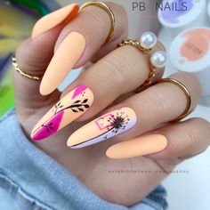 Summer Nails Designs 2023, Beach Nails Designs, Easy Summer Nail Art, Flowers Manicure, Gold Tip Nails, Summer Beach Nails, Almond Acrylic Nails Designs, Summer Nails Art, Tropical Nails