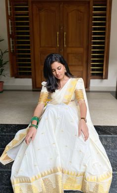 Kerala saree - Dhawani. Kerala Onam look inspo. Ethnic wear inspo. Onam outfit. Kerala Onam Saree Blouse Designs, Wedding Guest Saree Look Kerala, Pudava Kodukkal Dress Kerala, Onam Outfits Ideas College, Onam Outfits Ideas 2024, Dhawani Designs Kerala, Onam Half Saree, Kerala Half Saree Designs