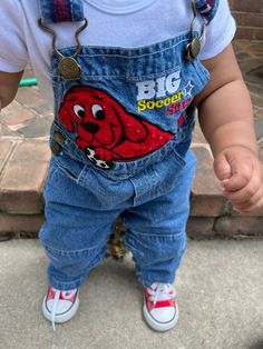 baby vintage clifford overalls 90s Toddler Outfit, Bebe Shirt 2000s Outfit, 2000s Baby Clothes, Bebe Clothes 2000s, Baby In Overalls Boys, Texas Baby, Vintage Baby Boys, Flying With A Baby, Vintage Kids Clothes