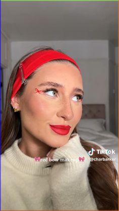 Beautiful red bow christmas makeup tutorial perfect for the holidays! ❄️✨🎄💫 Candy Cane Makeup Look, Simple Christmas Eye Makeup, Cute Christmas Makeup Looks Simple, Candy Cane Eye Makeup, Holiday Makeup Looks Christmas Classy, Red Eyes Makeup, Christmas Makeup Ideas Holiday, Holiday Makeup Looks Christmas, Christmas Eve Makeup