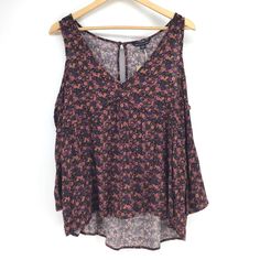 American Eagle Floral V-Neck Cold Shoulder Top Women's Size Medium Condition: New With Tags Material: 100% Viscose Lightweight Woven Fabric Off-The-Shoulder V-Neckline Ruffle Trim Cinched Sleeve Cuffs Back Keyhole Detail Relaxed Fit Measurements Available Upon Request No Trades/Holds Offers Welcome! Purple V-neck Beach Top, Casual Purple Tank Top With Floral Print, Purple V-neck Top For Vacation, Purple V-neck Top For Summer, Purple V-neck Blouse For Summer, Casual Purple V-neck Blouse, Multicolor V-neck Tank Top, Bohemian Purple V-neck Tops, Sleeveless Purple Blouse With Floral Print