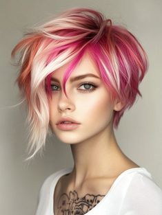 Lowlights Hair Color, Lowlights Hair, Bold Hair Color, Edgy Short Hair, Short Hair Color, Haircut And Color, Hair Colours, Short Hair Haircuts, Bob Haircut