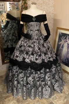 Halloween Wedding Gown, Beauty And The Beast Halloween, Neat Dress, Comic Clothes, Belle Beauty And The Beast, Hoop Skirt, Belle Beauty, Outfits Dresses, Grey Lace