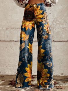 Women's western pants trend, seen at New York Fashion Week, Fall 2024. Bold and comfortable style for a modern, confident look. Y2k Pants, Casual Wide Leg Pants, Jeans Y2k, Sunflower Print, Festival Looks, Type Of Pants, Outfit Casual, Winter Looks, Casual Outfit