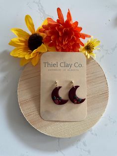 Handmade polymer clay moon earrings! Made with 18k gold plated studs, and wonderfully light weight! The wood warms up these lovely earrings. Polymer Clay Moon, Fall Moon, Moon Clay, Clay Moon, Clay And Wood, Moon Earrings, Lovely Earrings, Wood Earrings, Handmade Polymer Clay