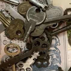 many keys are laying on top of each other