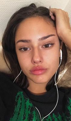 Eyebrows Goals, Skin Goals, Makeup Tip, Glow Skin, Bare Face, Models Makeup, Make Up Looks, Glowy Skin, Glowy Makeup