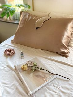 Silk Bed Aesthetic, Silk Pillowcase Aesthetic Bed, Aesthetic Silk Pijamas, Silk Pillows Aesthetic, Silk Sleep Mask Aesthetic, Silk Bedroom Ideas, Satin Pillowcase Aesthetic, Silk Sheets Aesthetic