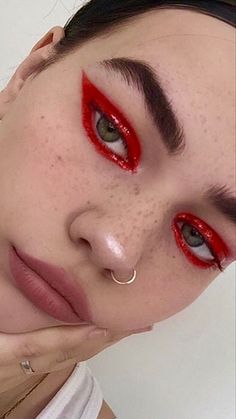 Editorial Make-up, Red Eye Makeup, Rainbow Makeup, Smink Inspiration, Makijaż Smokey Eye, Makeup Eye Looks