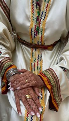 Moroccan Women Aesthetic, Henna Berbere, Berber Culture, Moroccan Amazigh Dress, Berber Women Algeria