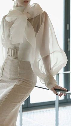 White Organza Top Outfit, White Blouse Outfit Classy, فستان سهرة, Simple Elegant, Mode Inspiration, White Blouse, Elegant Fashion