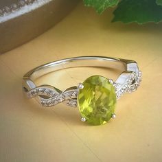 Premium Peridot And White Zircon Twisted Rope Ring In Rhodium Over Sterling Silver. Size 9, 2.15 Ctw. Beautiful Ring, August Birthstone. Beautiful Piece. New Fashion Ring Set, Blue Aquamarine Ring, Green Gemstone Ring, Rope Ring, Vintage Silver Rings, August Birthstone, Gem Ring, Peridot Ring, Zircon Ring