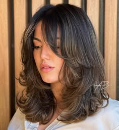 Mid Length Butterfly Haircut With Bangs, Bob With Layers Thick Hair, Short Wavy Haircuts Middle Part, Haircut Ideas Medium Length Wavy, Middle Length Layered Haircut, Butterfly Cut Mid Length Wavy Hair, Haircuts Middle Part, Mid Length Butterfly Haircut, Mid Length Haircut With Layers