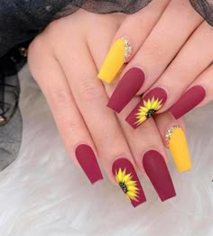 Sunflower Nails Short, Sunflowers Nails, Sunflower Nail Ideas, Sunflower Nail Designs, Toes Ideas, Nail Colors 2023