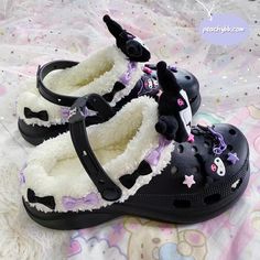 ♡ Material: EVA♡ Featuring anti-slip sole♡ Handling time before shipping: 10 business days Cute Crocs Shoes, Gloves Aesthetic, My Melody Cinnamoroll, Cinnamoroll Kuromi, Melody Cinnamoroll, Outdoor Slippers, Slingback Shoes, Aesthetic Shoes, Cute Profile Pictures