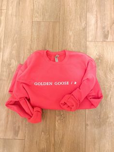 Golden Goose Sweatshirt, Preppy Sweatshirts & Hoodies, Preppy Graphic Tees, Preppy Summer Clothes, Preppy Outfits Fall, Trendy Preppy Outfits, Preppy Shirts, Preppy Crewneck, Cute Crewneck Sweatshirt