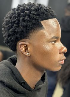 Low Taper Fade Haircut Black, Afro Taper, Afro Fade Haircut, Afro Hair Fade, Temp Fade, Mc Poze, Low Taper Fade Haircut