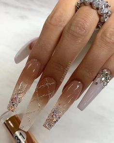 Diamond Nail Designs, Shiny Nails Designs, Nail Short, Gucci Nails, Valentines Day Nail, Beauty Nails Design, Ombre Acrylic Nails