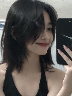 Short Hair Tomboy, Hair Style Korea, Hair Inspiration Short, Shot Hair Styles, Hair Stylies, Haircuts For Medium Hair, Haircuts Straight Hair, Side Bangs, Short Hair Haircuts