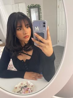 Makeup inspo, makeup tutorial, soft glam makeup, red lip, black top, blowout hair, bangs haircut, makeup ideas, black hair, half lash makeup, grunge makeup, latina makeup, back to school makeup Wispy Bangs Hairstyles, Black Hair Types, Bangs Haircut, Latina Hair, Hair Inspiration Long, Bangs With Medium Hair, Hair Inspiration Short, Hairstyles For Layered Hair, Bangs Hairstyles