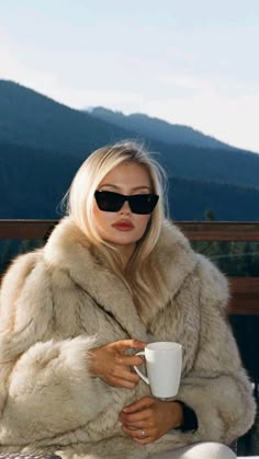 Friends Clothing, Ski Trip Outfit, Trendy Outfit Ideas, Winter Girl, Snow Outfit, Trip Outfits, Ski Chalet, Cold Outfits, Fall Outfit Ideas