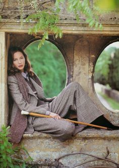 . Legendary Women, 1990s Fashion Trends, English Estate, Calm Atmosphere, Vogue Editorial, Tweed Suit, Mario Testino, 1990s Fashion, Vogue Uk