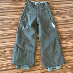 Nwot Burton Ski Snowboarding Pants Size Small Waist 12” Belt Loops Inseam 21” Gray Gaiters Snowboarding Pants, Snowboard Pants, Small Waist, Kids Bottoms, Snowboarding, Skiing, Grey, Pants, Color