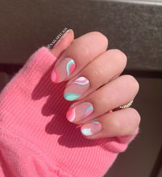 Gel Nails Ideas Simple Natural, Pastel Swirl Nails Short, Cute Nail Designs For Short Nails Back To School, Cute Nail Inspired Simple, Preppy Short Nail Designs, Cute And Easy Nail Designs Short Nails, Short Nail Designs Preppy, Cute Short Vacation Nails, Preppy Nails Design