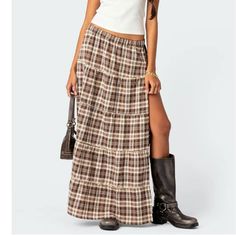 Long Brown Plaid Skirt With Slit. Super Cute For Fall Going Out Skirt, Brown Plaid Skirt, Tartan Pleated Skirt, Streetwear Skirt, Casual Summer Skirt, Long Plaid Skirt, Boho Plaid, Going Out Skirts, Maxi Skirts Summer