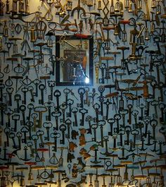 there are many different tools on the wall